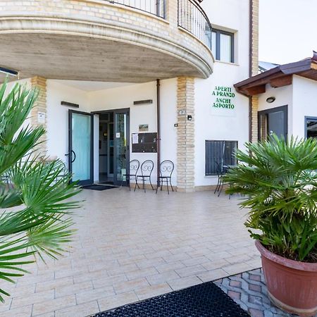 Isola Felice Hotel Silvi Paese Екстериор снимка