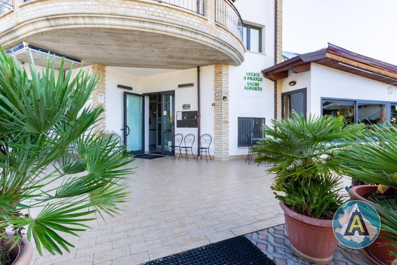 Isola Felice Hotel Silvi Paese Екстериор снимка