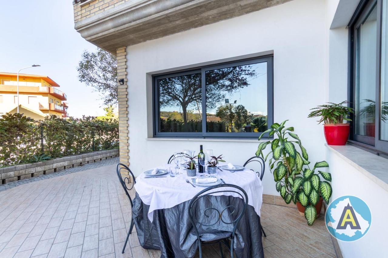 Isola Felice Hotel Silvi Paese Екстериор снимка