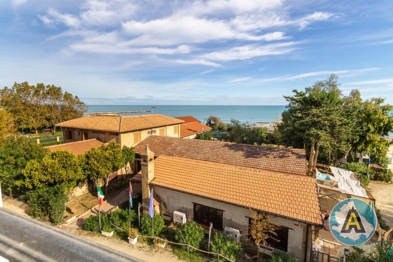 Isola Felice Hotel Silvi Paese Екстериор снимка