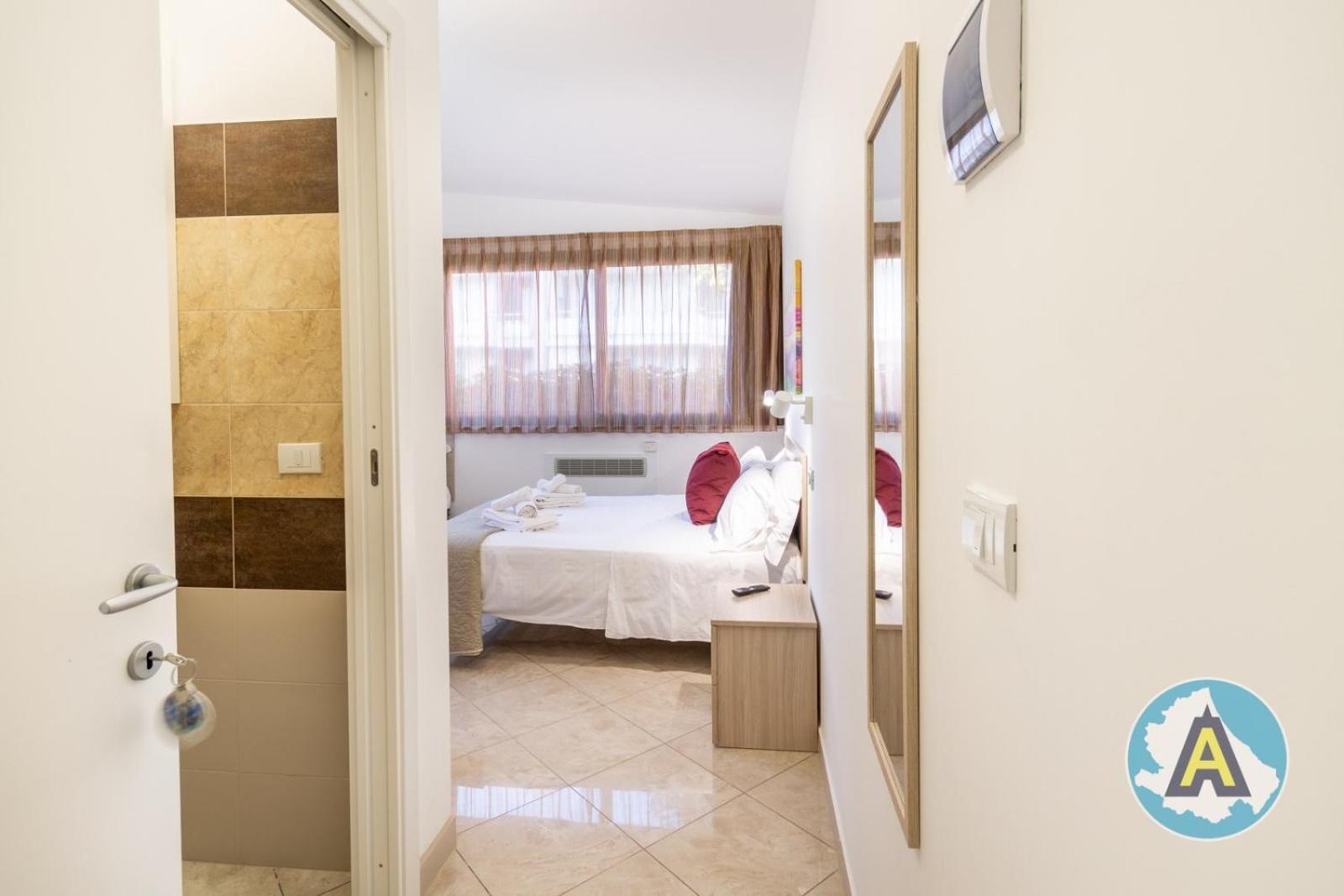 Isola Felice Hotel Silvi Paese Екстериор снимка